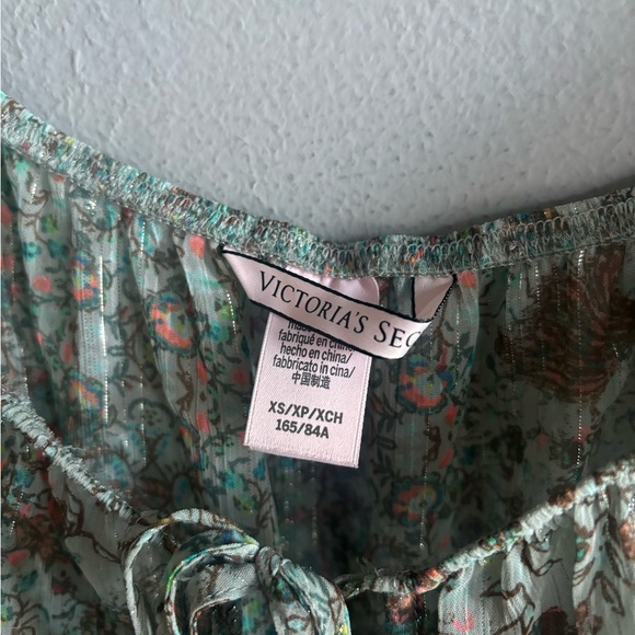 Victoria's Secret Floral off the shoulder romper - Picture 4 of 10